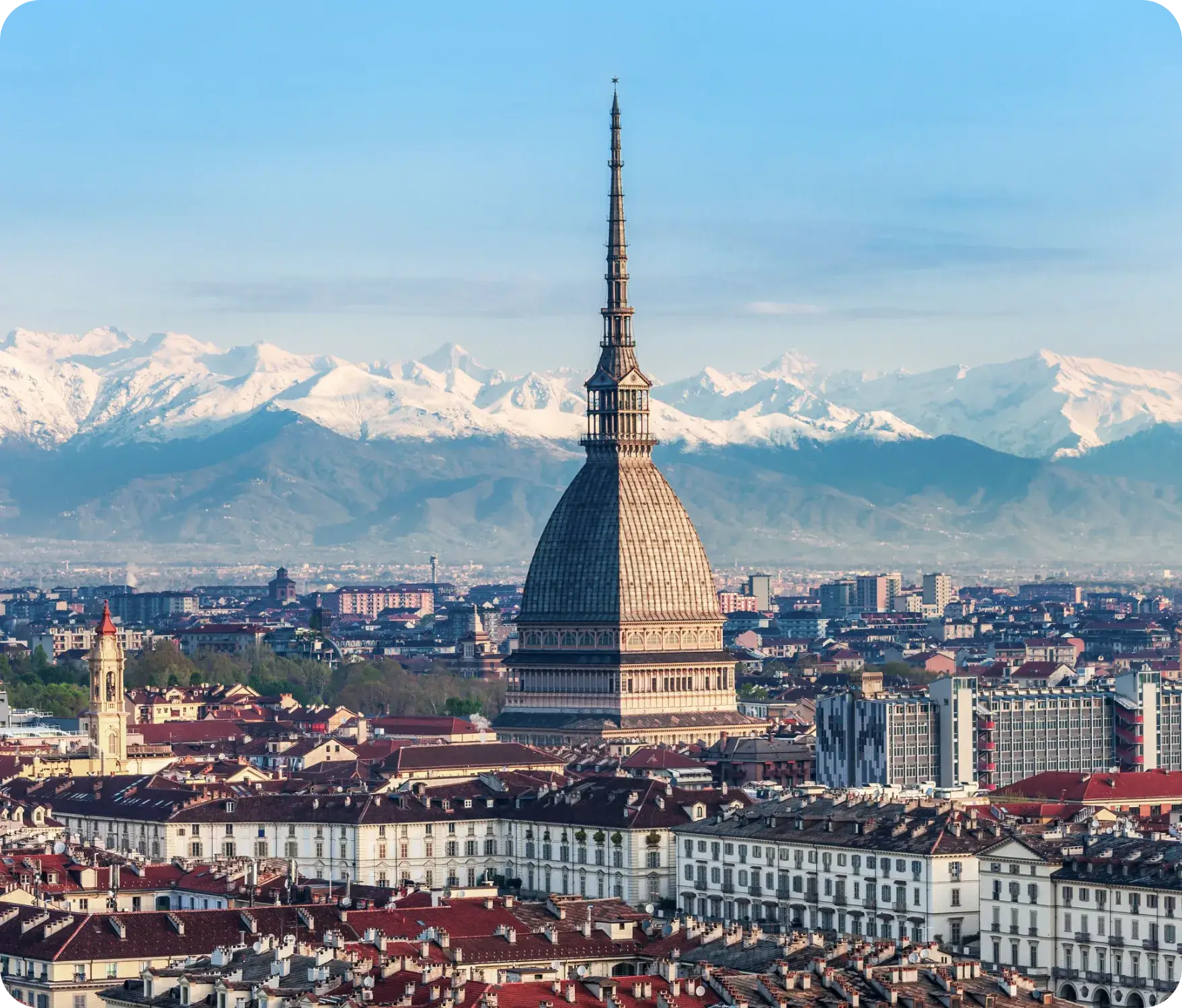 Foto della Mole Antonelliana di Torino, città in cui è presente uno dei centri di IEI - Istituto Estetico Italiano