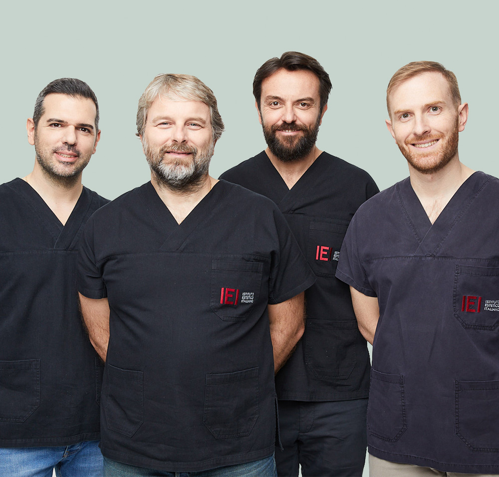 Foto di gruppo dei chirurghi estetici di IEI - Istituto Estetico Italiano. Da sinistra il Dottor Pagnoni, seguito dal Dottor Urbano Urbani, Valerio Badiali e André Salval